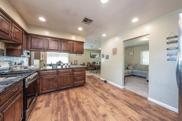 165 W Magnolia Avenue, Hanford, CA 93230