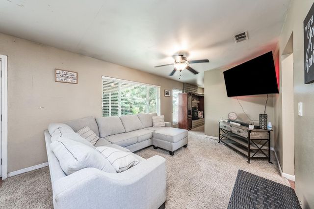 165 W Magnolia Avenue, Hanford, CA 93230