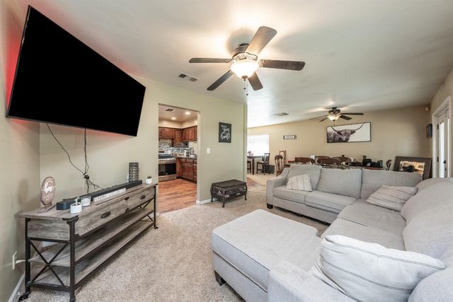165 W Magnolia Avenue, Hanford, CA 93230
