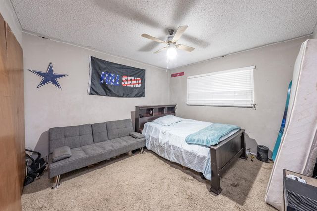 165 W Magnolia Avenue, Hanford, CA 93230