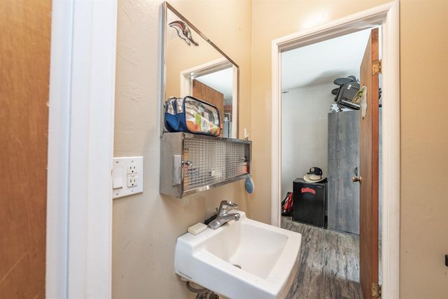 165 W Magnolia Avenue, Hanford, CA 93230