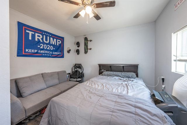 165 W Magnolia Avenue, Hanford, CA 93230