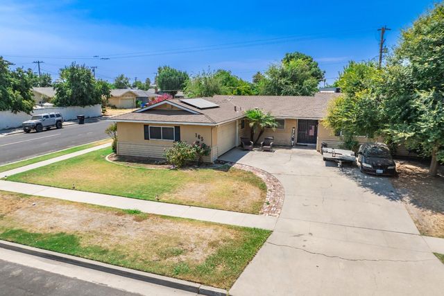 165 W Magnolia Avenue, Hanford, CA 93230