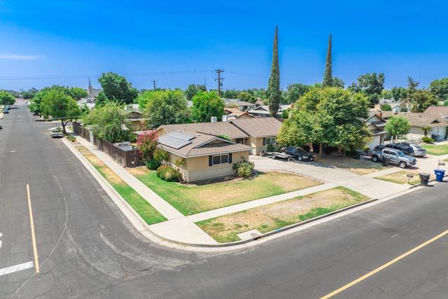 165 W Magnolia Avenue, Hanford, CA 93230