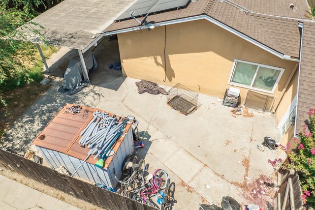 165 W Magnolia Avenue, Hanford, CA 93230