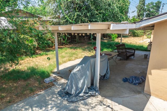 165 W Magnolia Avenue, Hanford, CA 93230