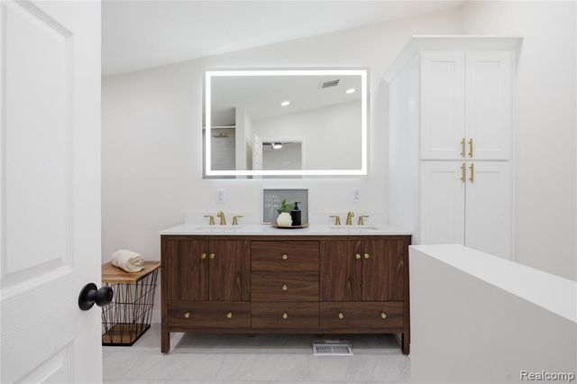 5350 List Road, Grass Lake, MI 49240