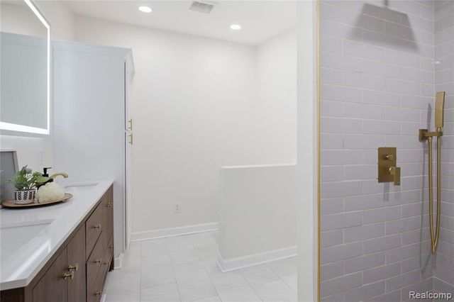 5350 List Road, Grass Lake, MI 49240