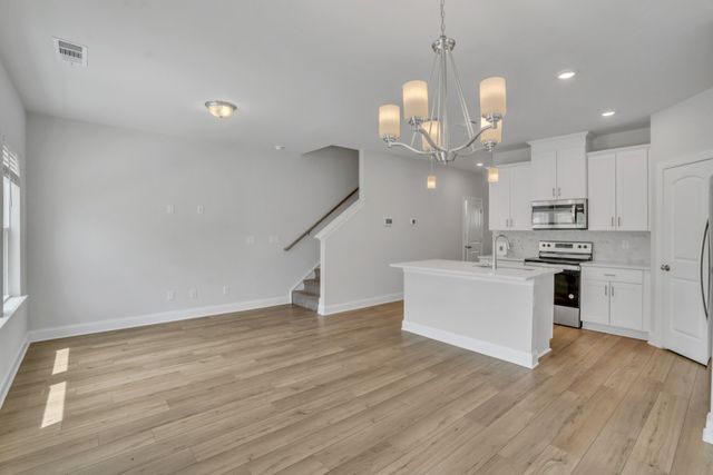 4689 Ridge Bend Dr, Nashville, TN 37207