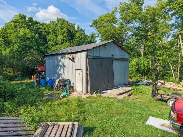 1098 Ewing Albright Rd, Ashland City, TN 37015