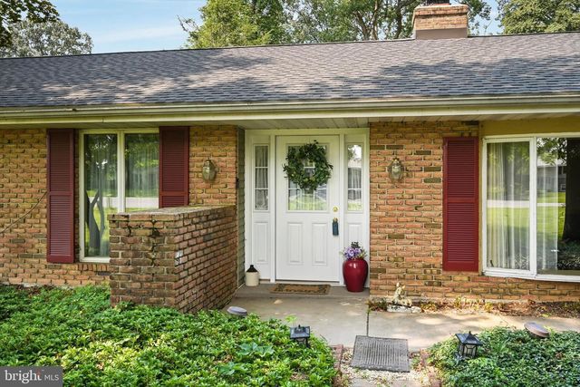 3 OAK LN, Strasburg, PA 17579