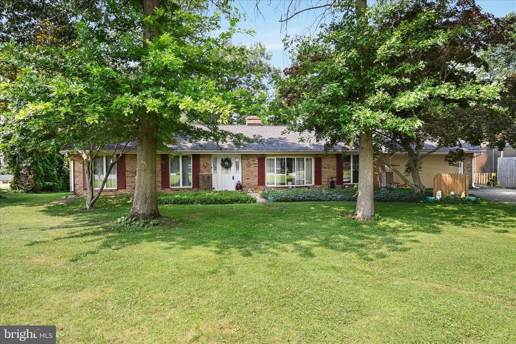 3 OAK LN, Strasburg, PA 17579