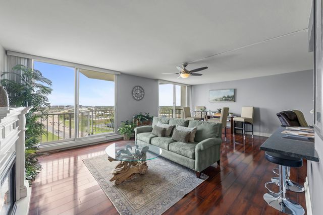40 N Tower Road 14L, Oak Brook, IL 60523