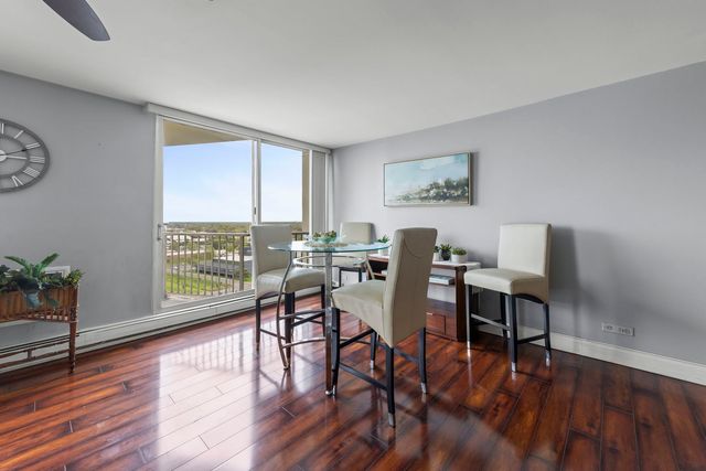40 N Tower Road 14L, Oak Brook, IL 60523