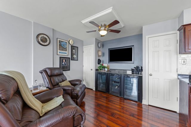 40 N Tower Road 14L, Oak Brook, IL 60523