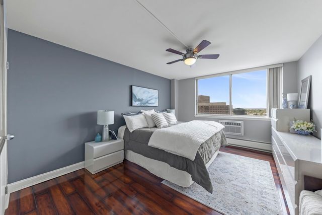 40 N Tower Road 14L, Oak Brook, IL 60523