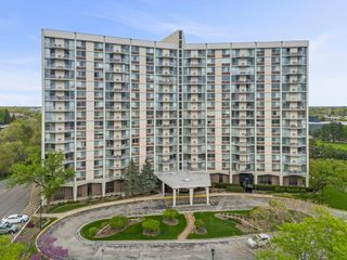 40 N Tower Road 14L, Oak Brook, IL 60523