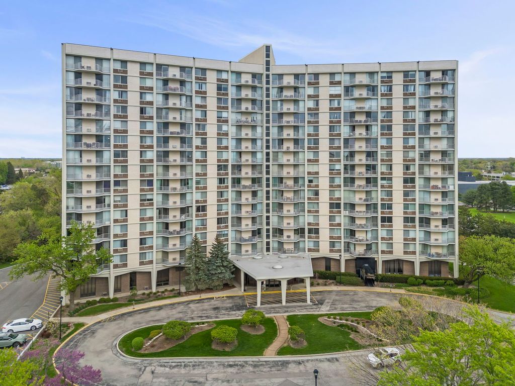 40 N Tower Road 14L, Oak Brook, IL 60523