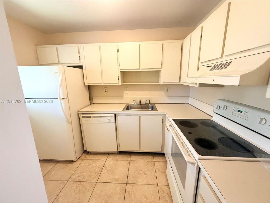 109 Gardens Dr 203, Pompano Beach, FL 33069