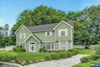 8 Mary Court, Mahwah, NJ 07430