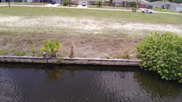 1020 SE 13th Avenue, Cape Coral, FL 33990