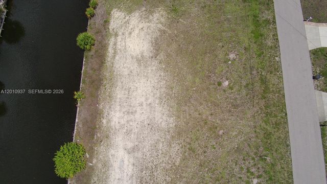1020 SE 13th Avenue, Cape Coral, FL 33990