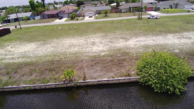 1020 SE 13th Avenue, Cape Coral, FL 33990