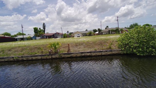 1020 SE 13th Avenue, Cape Coral, FL 33990