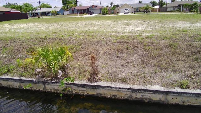 1020 SE 13th Avenue, Cape Coral, FL 33990