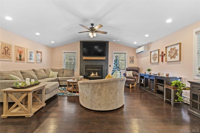 10 Helin Road, Hopewell Junction, NY 12533