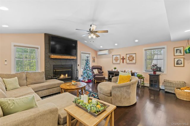 10 Helin Road, Hopewell Junction, NY 12533