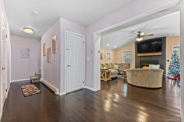 10 Helin Road, Hopewell Junction, NY 12533