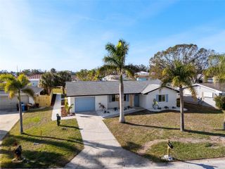 105 12TH STREET SW, Ruskin, FL 33570