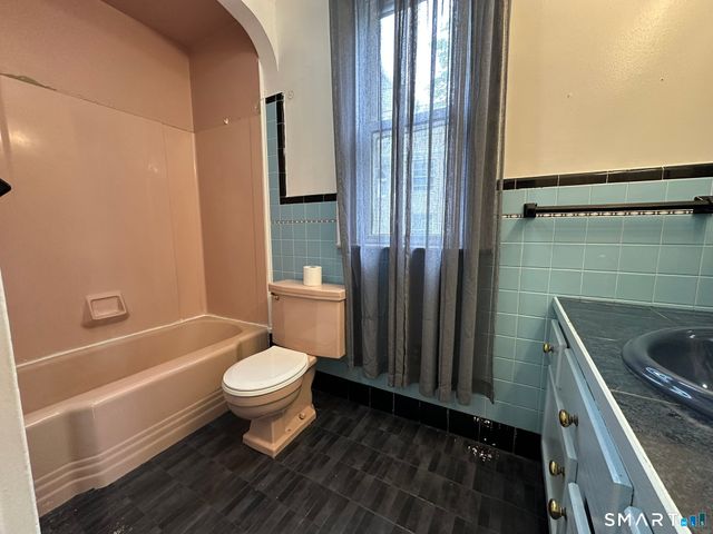 310-312 Derby Avenue, Derby, CT 06418