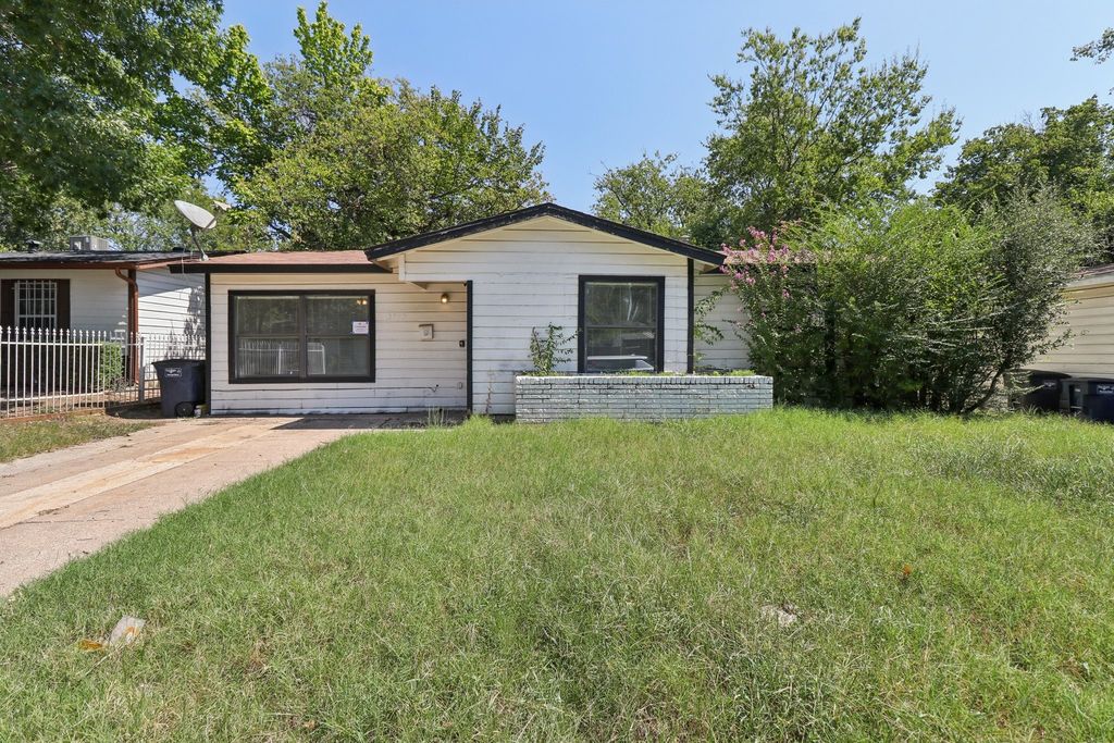 3775 CASTLEMAN Street, Fort Worth, TX 76119