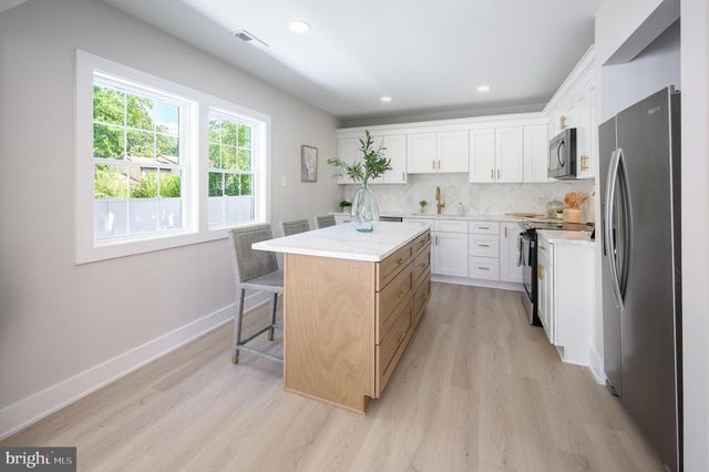 1976 GREENTREE RD, Cherry Hill, NJ 08003