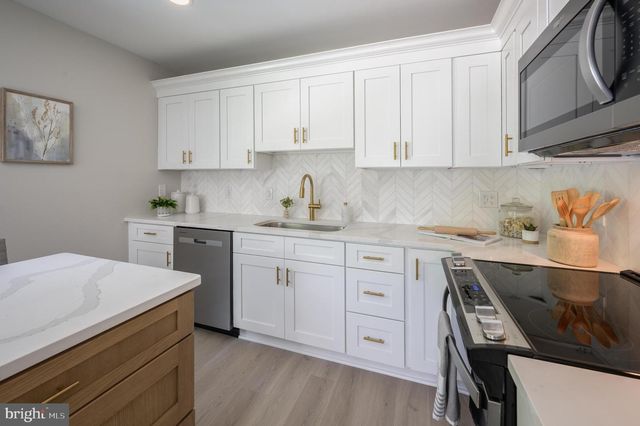 1976 GREENTREE RD, Cherry Hill, NJ 08003