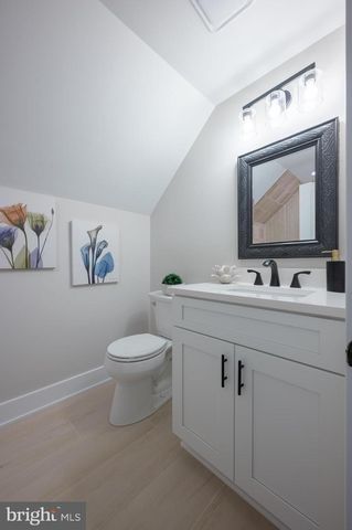 1976 GREENTREE RD, Cherry Hill, NJ 08003