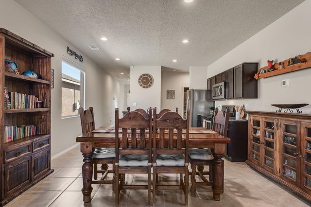 10825 Sabino Loop SW, Albuquerque, NM 87121