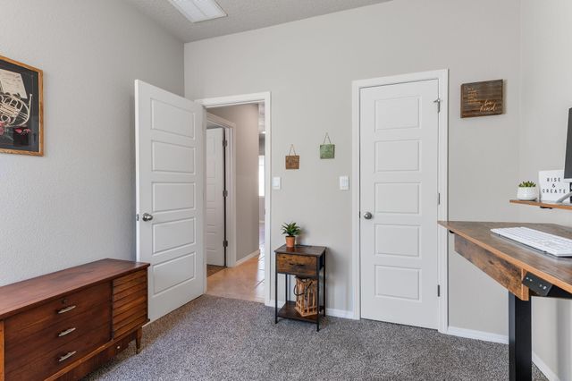 10825 Sabino Loop SW, Albuquerque, NM 87121