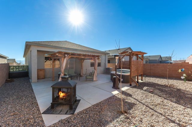 10825 Sabino Loop SW, Albuquerque, NM 87121