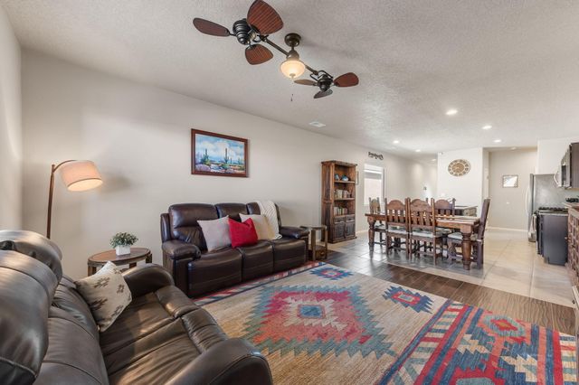 10825 Sabino Loop SW, Albuquerque, NM 87121