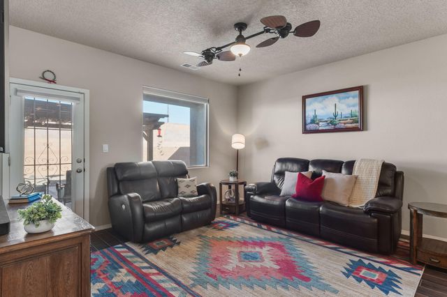 10825 Sabino Loop SW, Albuquerque, NM 87121