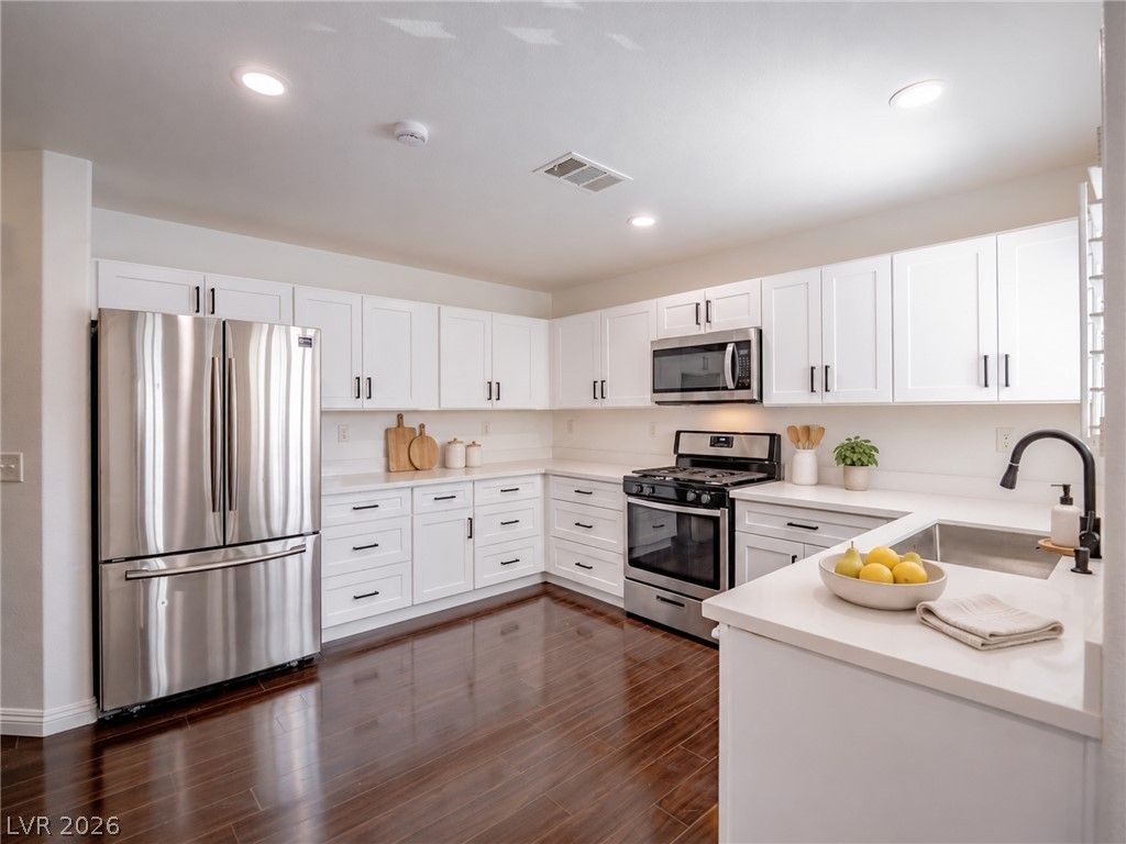 6524 Roundstone Bog Avenue, Las Vegas, NV 89139 — exterior