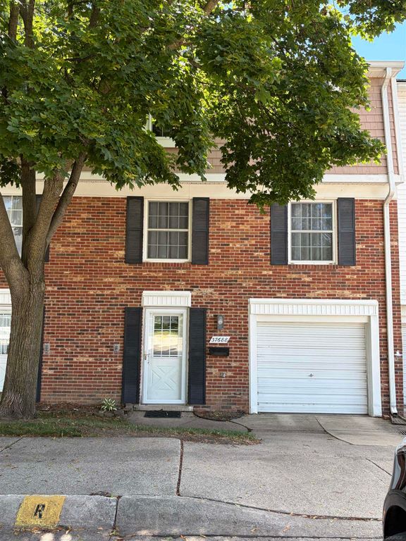 37688 Charter Oaks Boulevard, Clinton Township, MI 48036