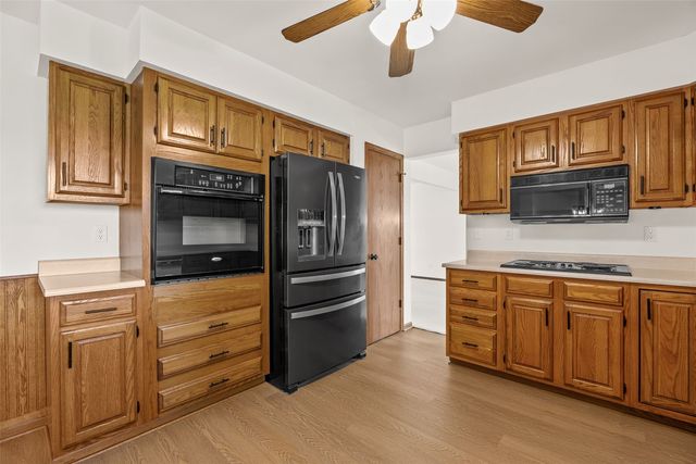 1077 Milstead Drive, Hiawatha, IA 52233
