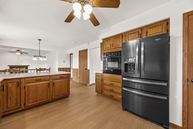 1077 Milstead Drive, Hiawatha, IA 52233