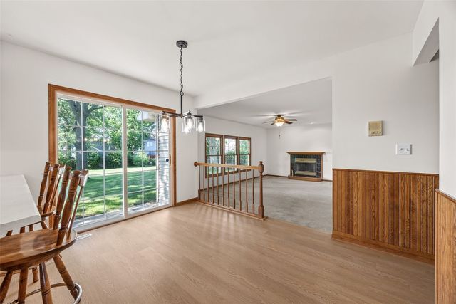 1077 Milstead Drive, Hiawatha, IA 52233