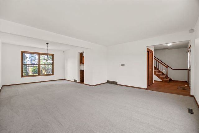 1077 Milstead Drive, Hiawatha, IA 52233