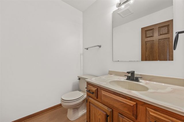 1077 Milstead Drive, Hiawatha, IA 52233